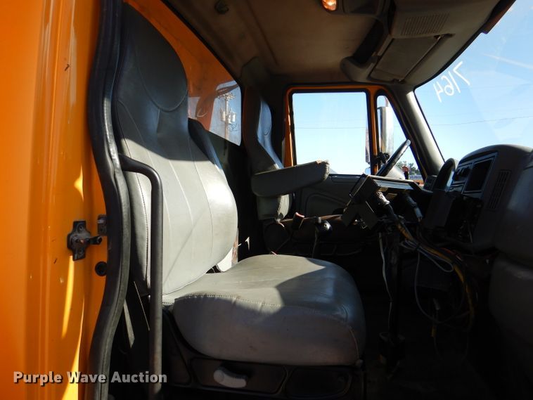 image for item DM1362 2004 International WorkStar 7400  dump truck