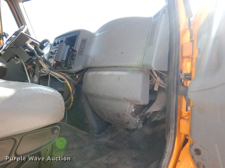 image for item DM1362 2004 International WorkStar 7400  dump truck