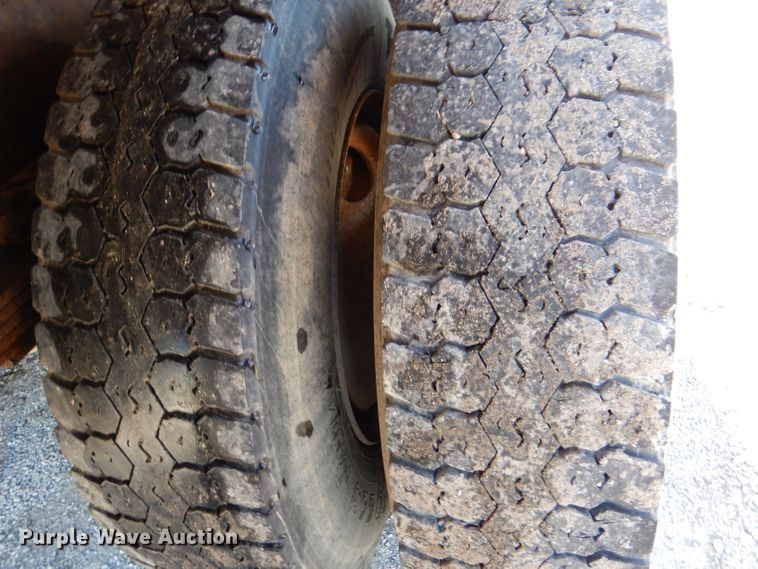 image for item DM1362 2004 International WorkStar 7400  dump truck