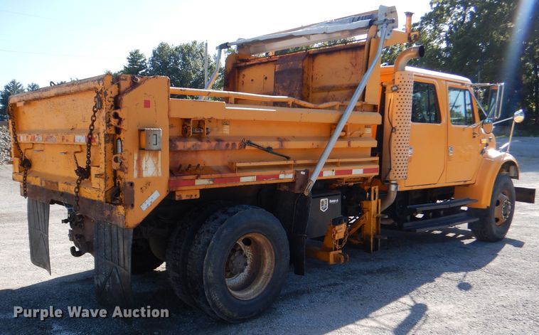 image for item DM1363 2002 International 4900 Crew Cab dump truck