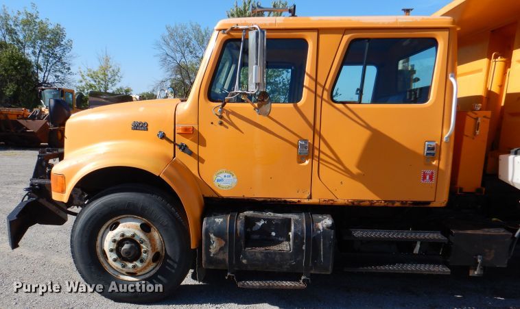 image for item DM1363 2002 International 4900 Crew Cab dump truck