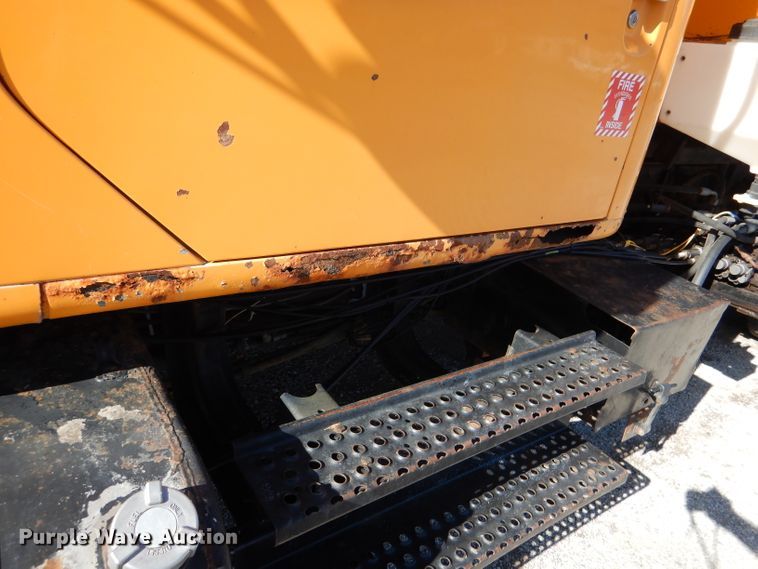 image for item DM1363 2002 International 4900 Crew Cab dump truck