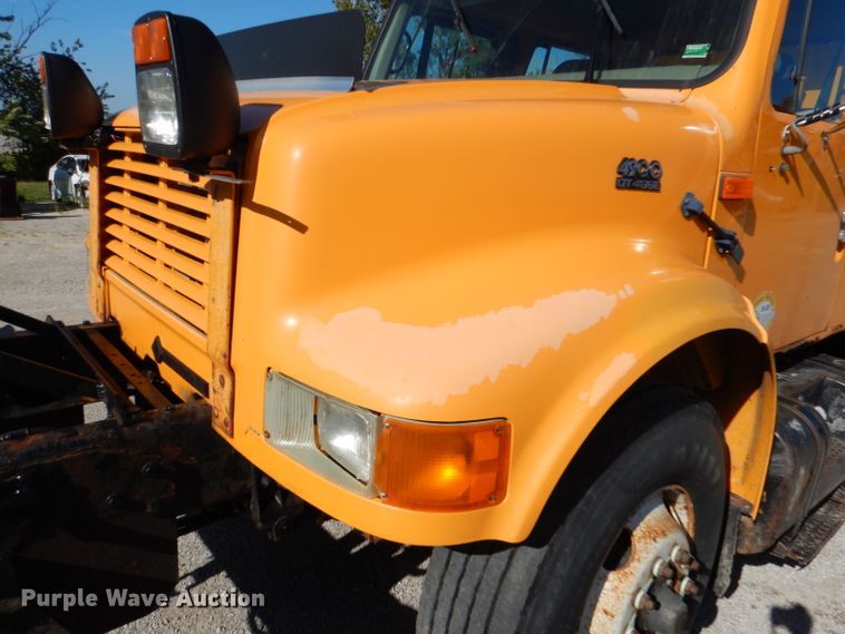 image for item DM1363 2002 International 4900 Crew Cab dump truck