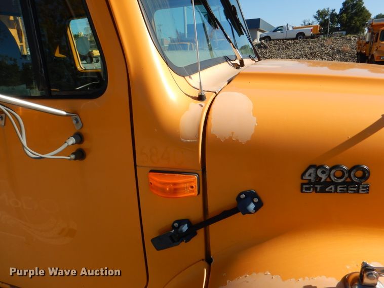 image for item DM1363 2002 International 4900 Crew Cab dump truck