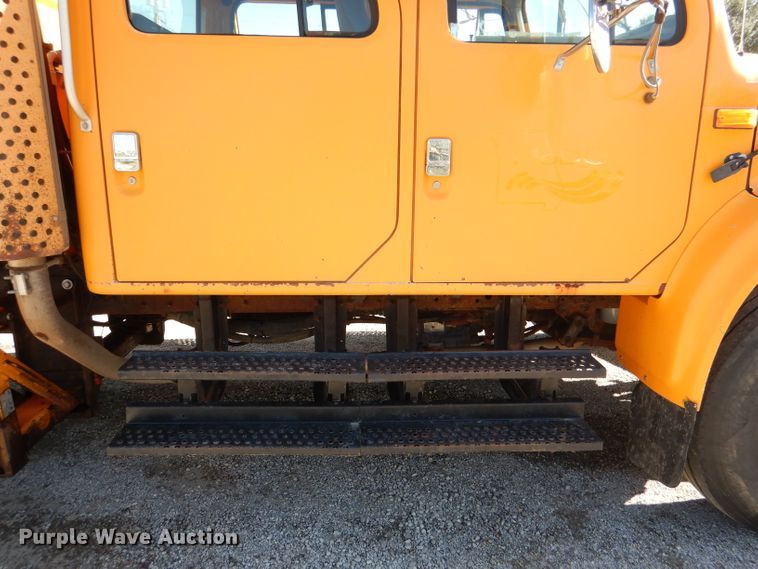 image for item DM1363 2002 International 4900 Crew Cab dump truck