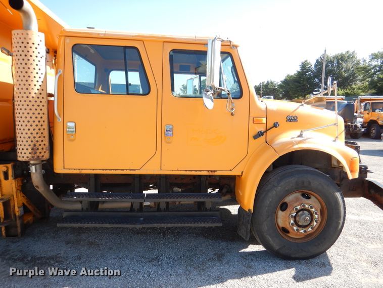 image for item DM1363 2002 International 4900 Crew Cab dump truck