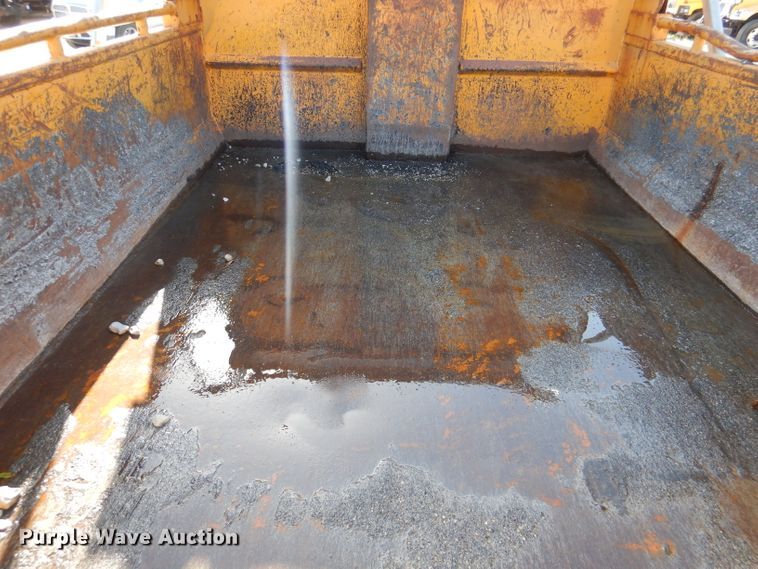 image for item DM1363 2002 International 4900 Crew Cab dump truck