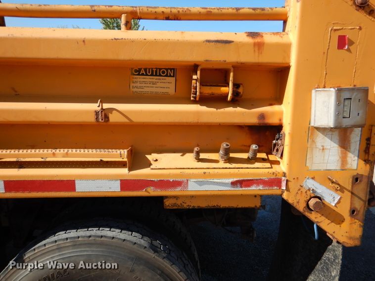 image for item DM1363 2002 International 4900 Crew Cab dump truck
