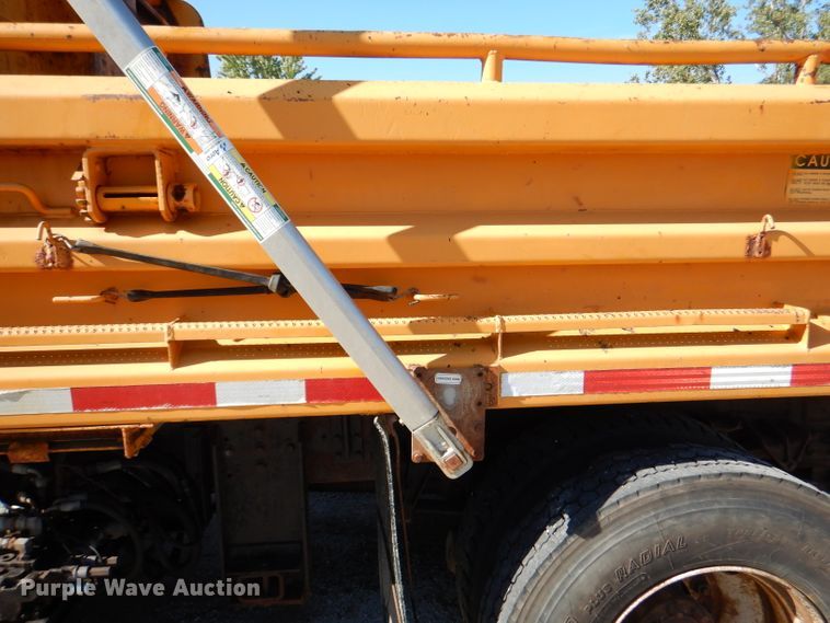 image for item DM1363 2002 International 4900 Crew Cab dump truck