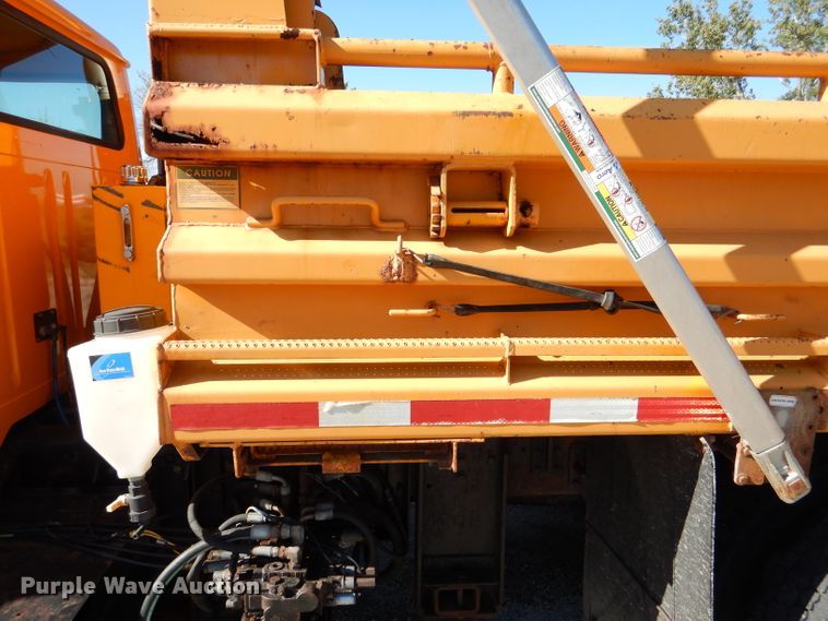 image for item DM1363 2002 International 4900 Crew Cab dump truck