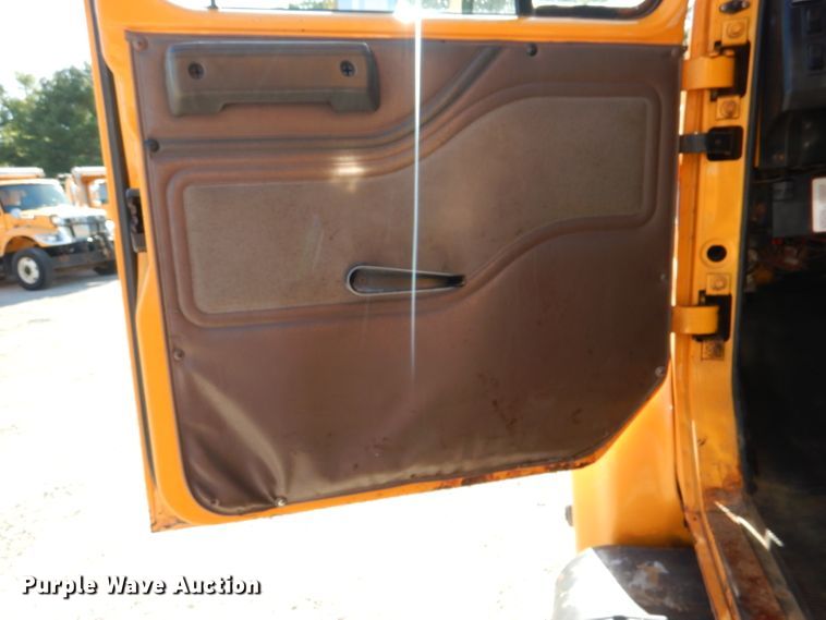 image for item DM1363 2002 International 4900 Crew Cab dump truck