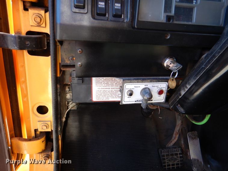 image for item DM1363 2002 International 4900 Crew Cab dump truck