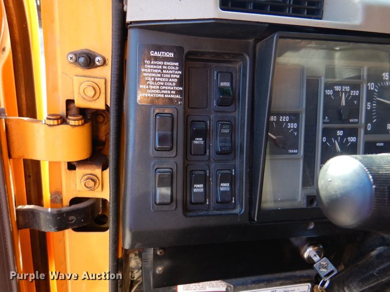 image for item DM1363 2002 International 4900 Crew Cab dump truck