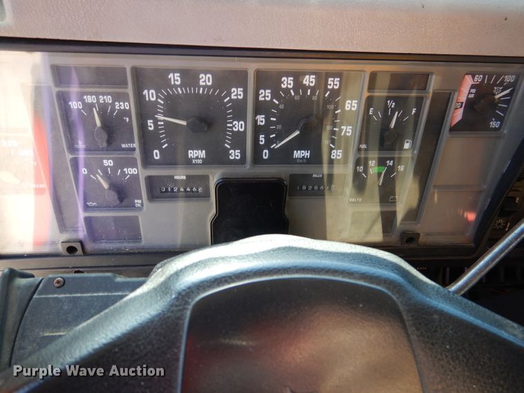 image for item DM1363 2002 International 4900 Crew Cab dump truck