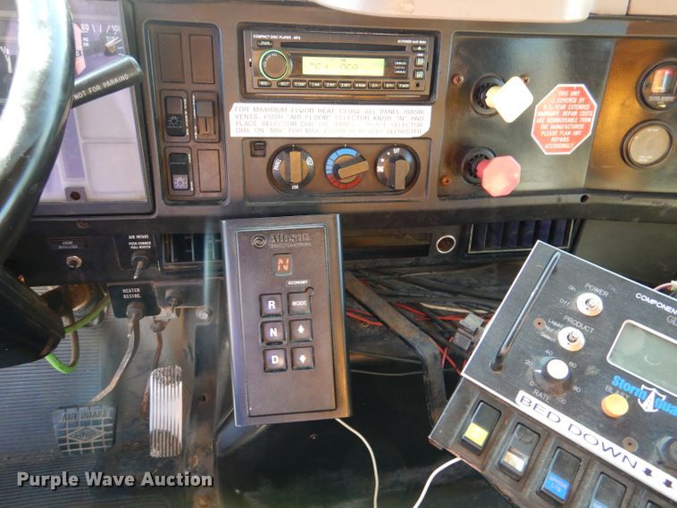 image for item DM1363 2002 International 4900 Crew Cab dump truck