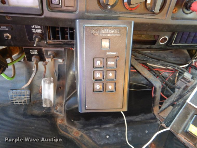 image for item DM1363 2002 International 4900 Crew Cab dump truck