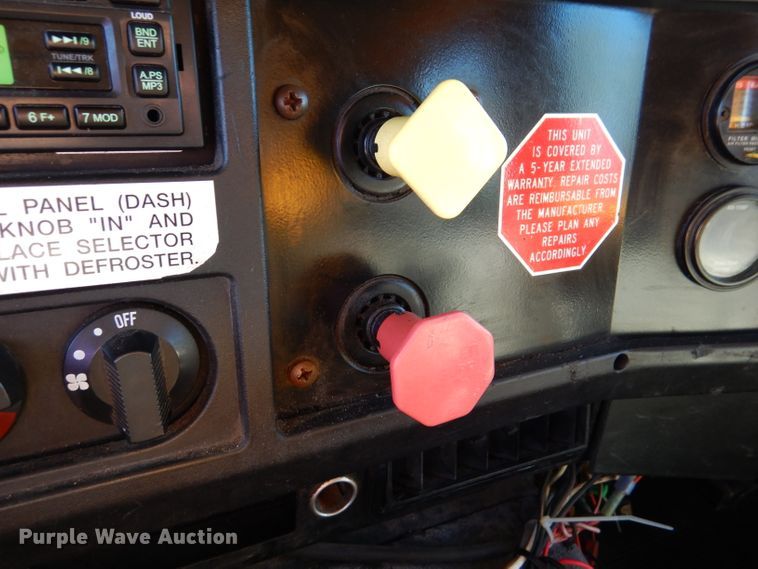 image for item DM1363 2002 International 4900 Crew Cab dump truck