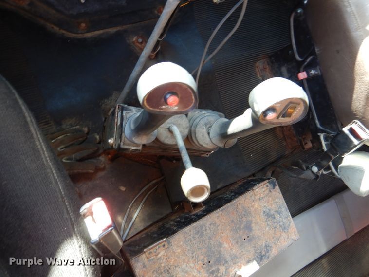 image for item DM1363 2002 International 4900 Crew Cab dump truck