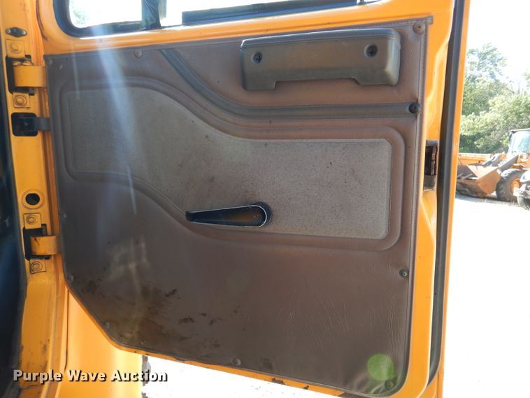 image for item DM1363 2002 International 4900 Crew Cab dump truck