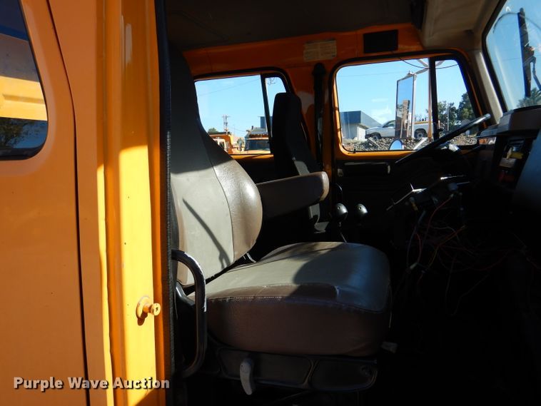 image for item DM1363 2002 International 4900 Crew Cab dump truck