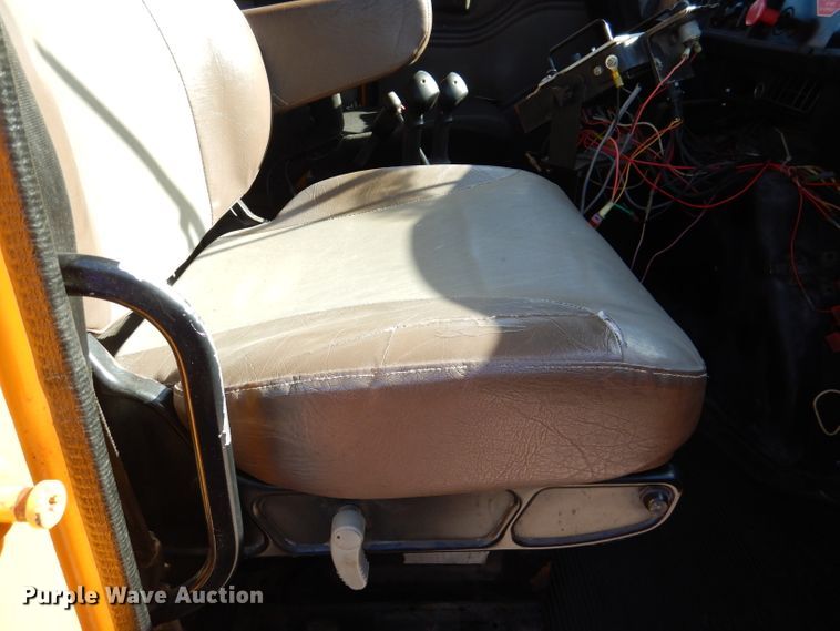 image for item DM1363 2002 International 4900 Crew Cab dump truck