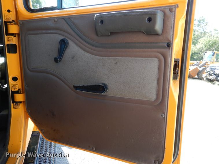 image for item DM1363 2002 International 4900 Crew Cab dump truck