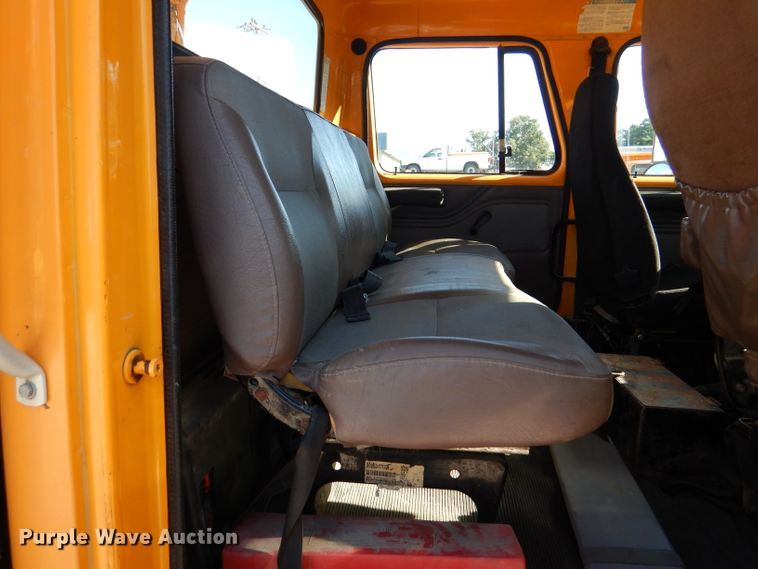 image for item DM1363 2002 International 4900 Crew Cab dump truck