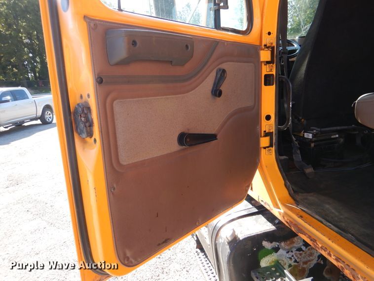 image for item DM1363 2002 International 4900 Crew Cab dump truck