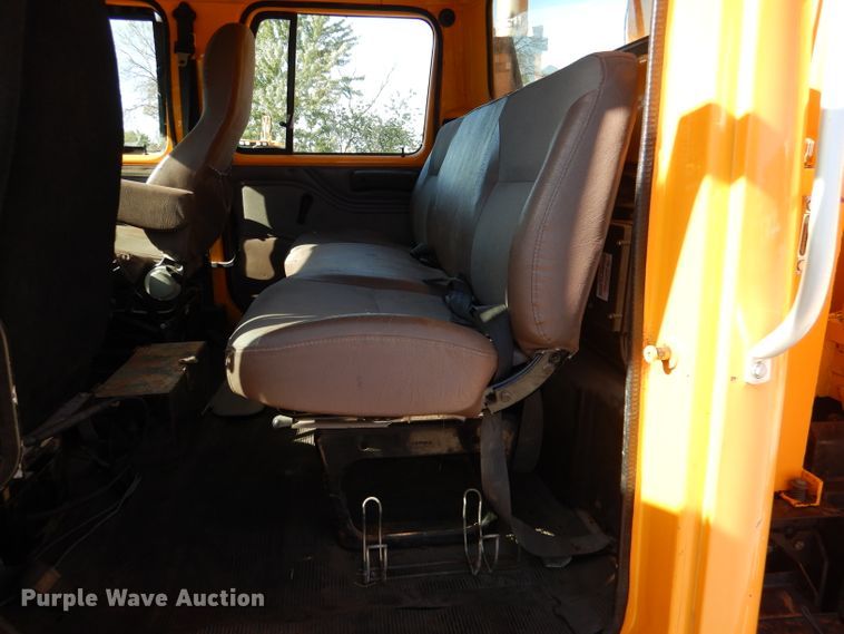 image for item DM1363 2002 International 4900 Crew Cab dump truck