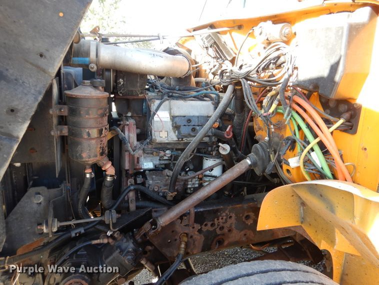 image for item DM1363 2002 International 4900 Crew Cab dump truck