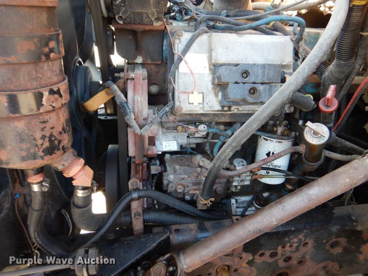 image for item DM1363 2002 International 4900 Crew Cab dump truck