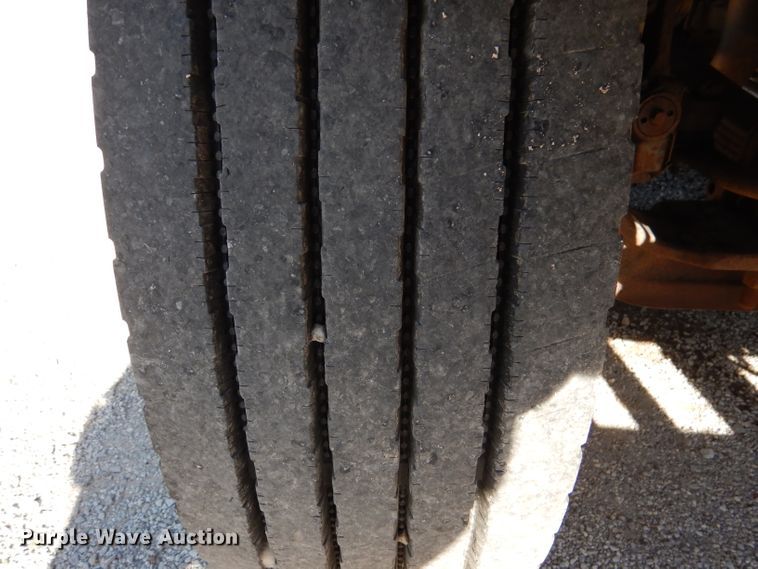 image for item DM1363 2002 International 4900 Crew Cab dump truck