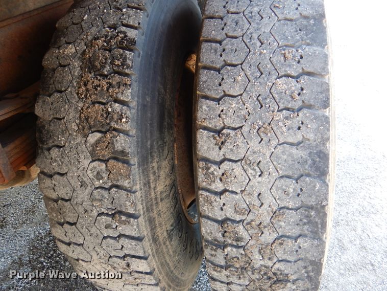 image for item DM1363 2002 International 4900 Crew Cab dump truck