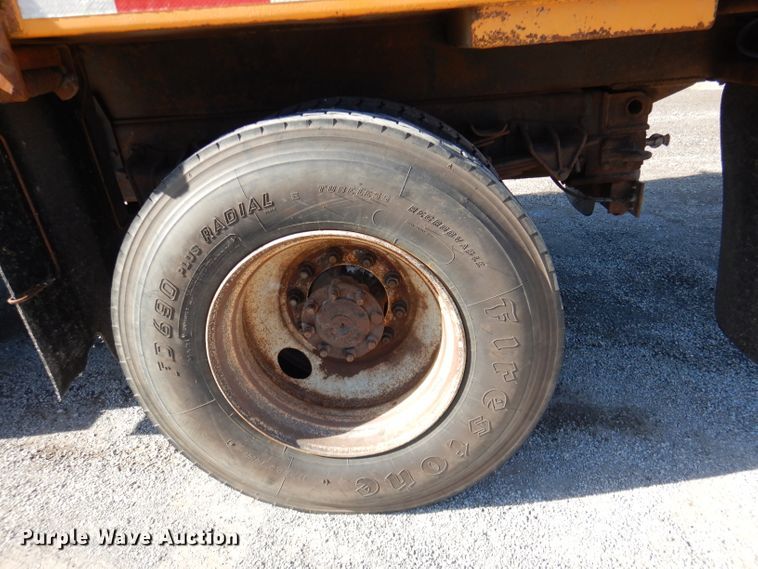 image for item DM1363 2002 International 4900 Crew Cab dump truck