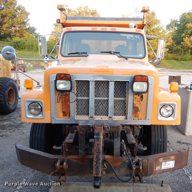 image for item DM1364 2002 International 2554  dump truck