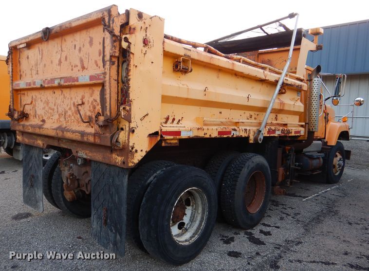 image for item DM1364 2002 International 2554  dump truck