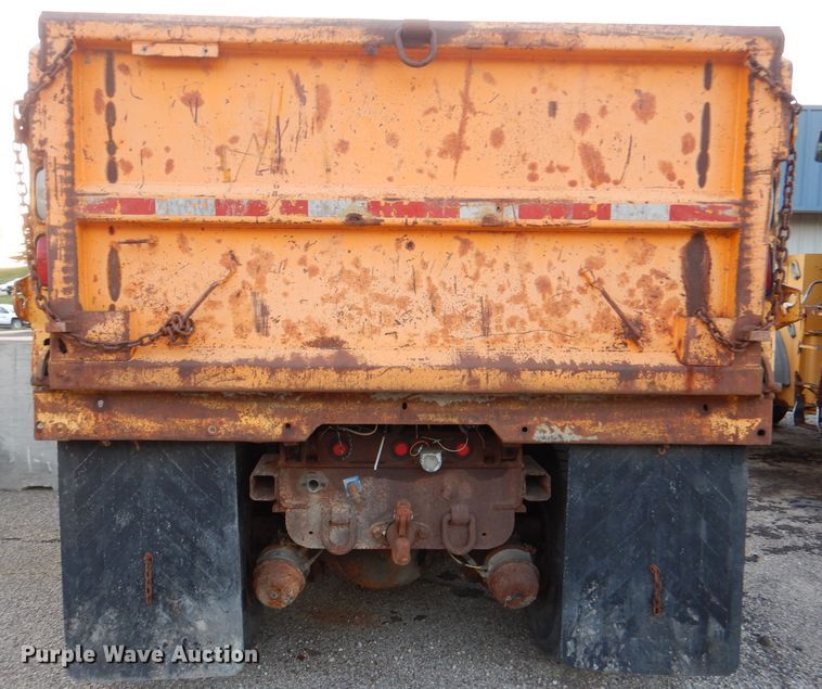 image for item DM1364 2002 International 2554  dump truck