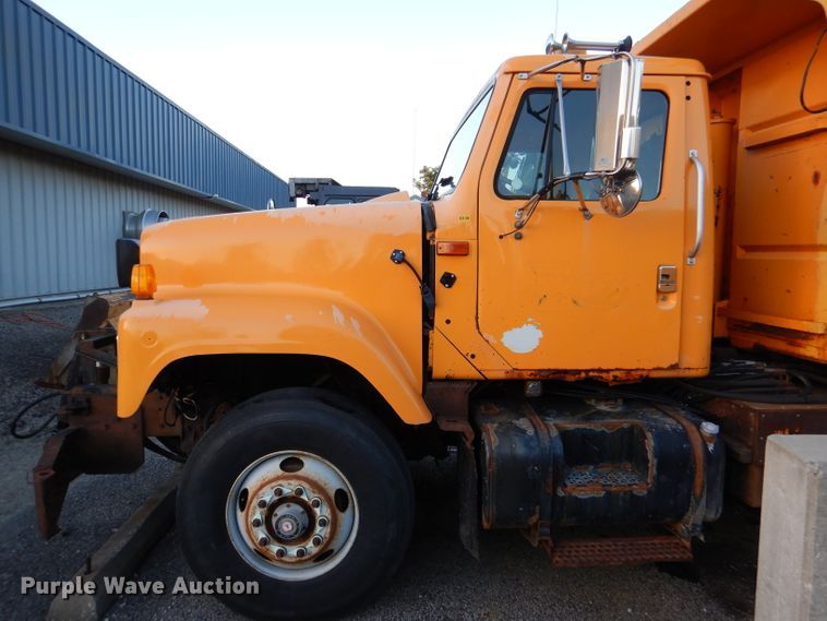 image for item DM1364 2002 International 2554  dump truck