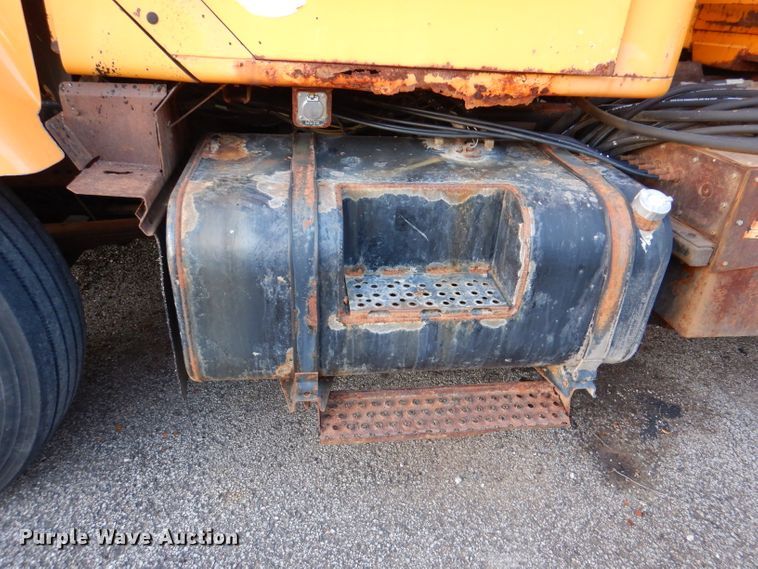 image for item DM1364 2002 International 2554  dump truck