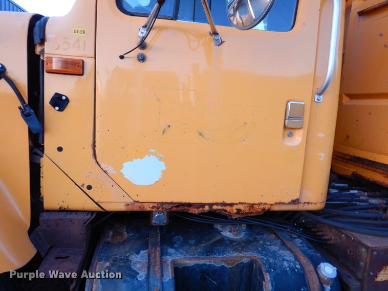 image for item DM1364 2002 International 2554  dump truck