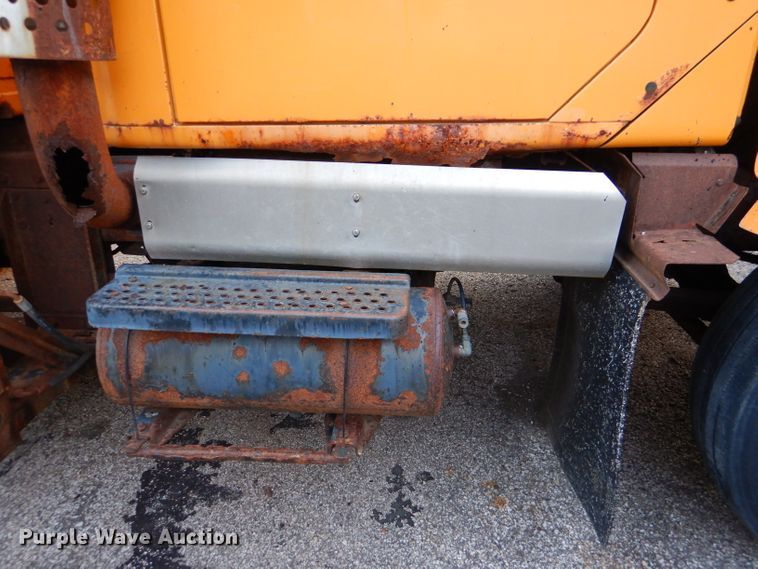 image for item DM1364 2002 International 2554  dump truck