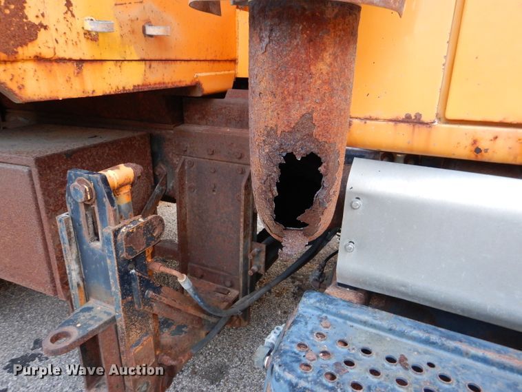 image for item DM1364 2002 International 2554  dump truck