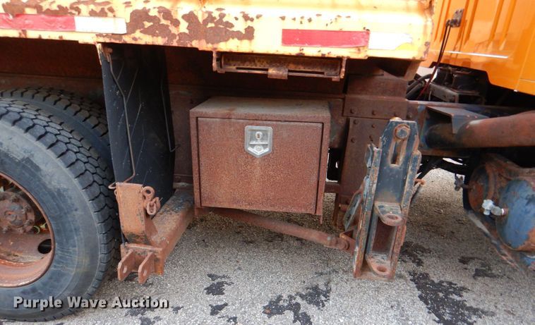 image for item DM1364 2002 International 2554  dump truck