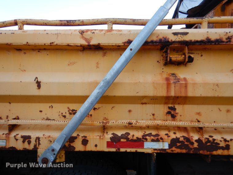 image for item DM1364 2002 International 2554  dump truck