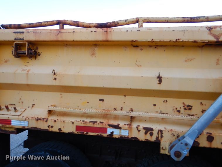 image for item DM1364 2002 International 2554  dump truck