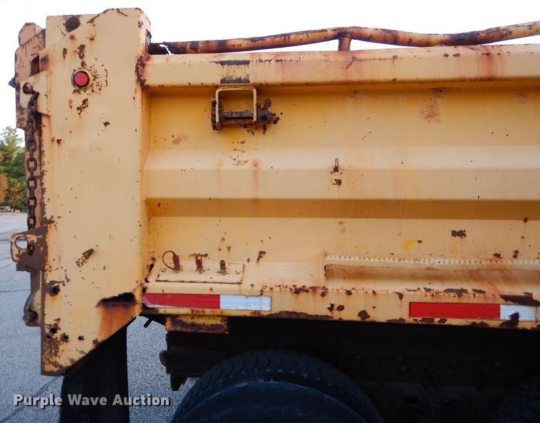 image for item DM1364 2002 International 2554  dump truck