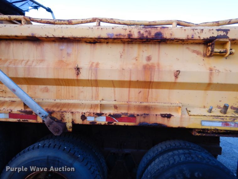 image for item DM1364 2002 International 2554  dump truck