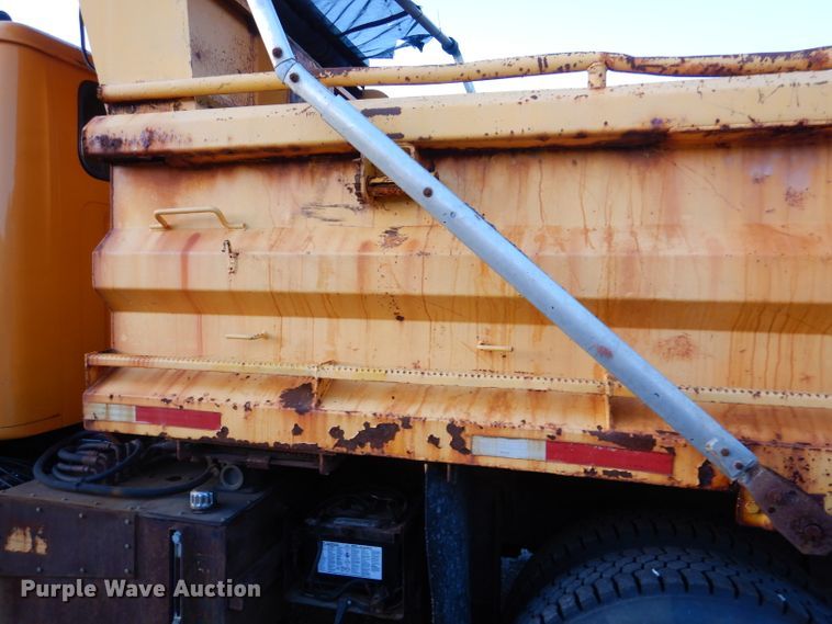 image for item DM1364 2002 International 2554  dump truck