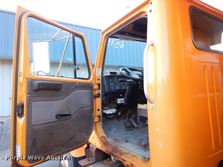 image for item DM1364 2002 International 2554  dump truck