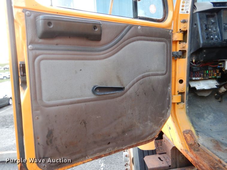 image for item DM1364 2002 International 2554  dump truck